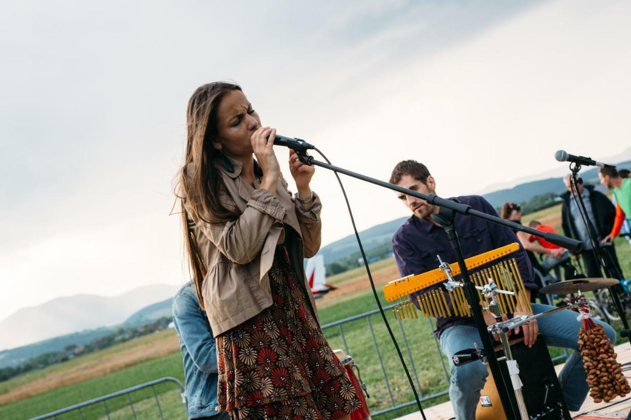 Penzion na letisku - areál SKY PARK Trenčín Esterno foto